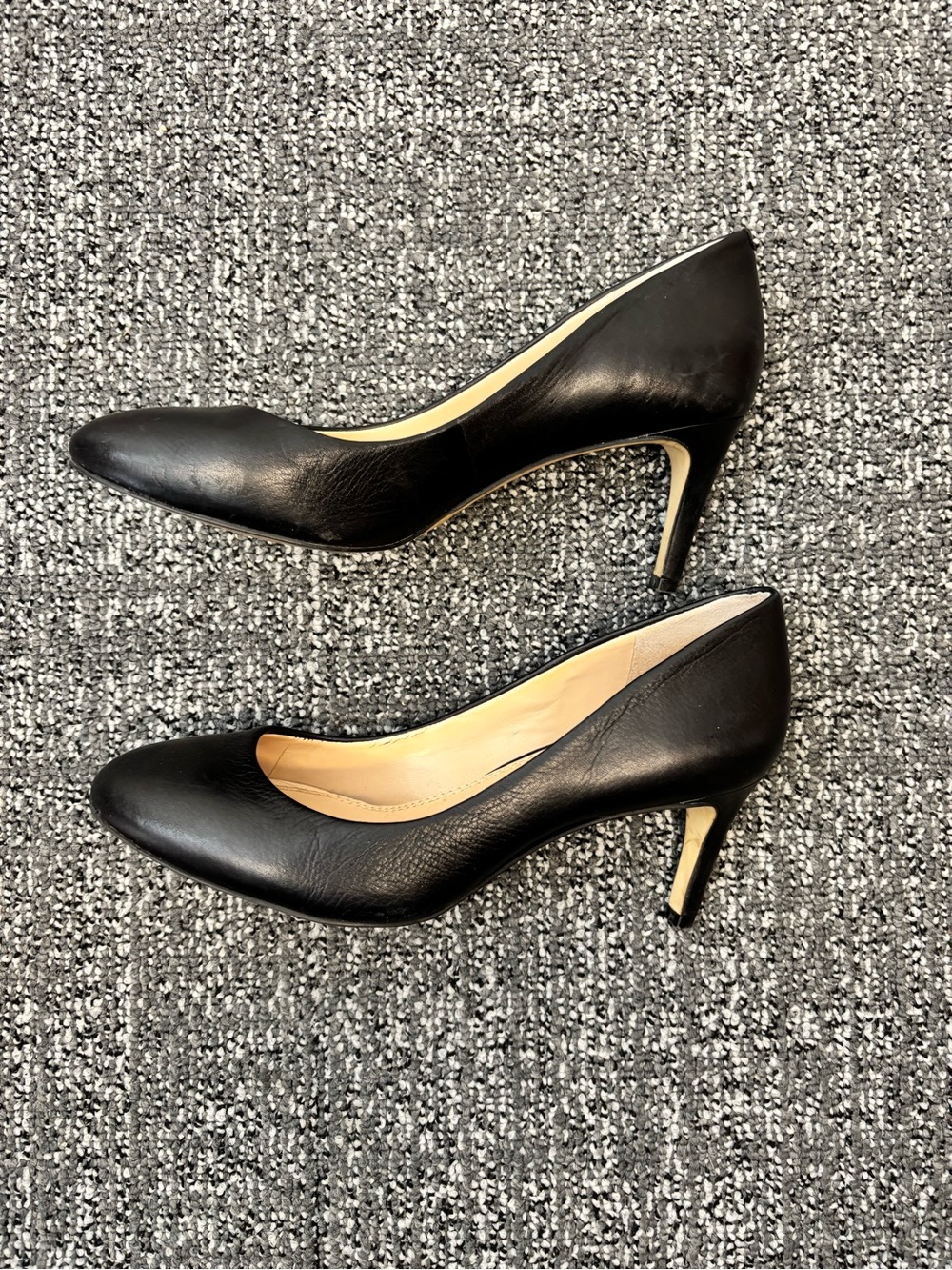 Banana Republic Black Leather Round-Toe Pumps - Picture 6 of 7
